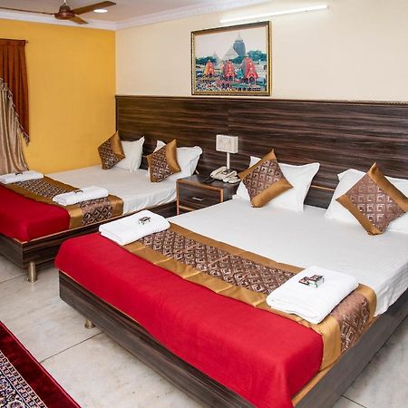 Vrindavan Comfort Inn 하이데라바드 외부 사진